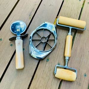 Cutting tools bundle Apple fruit slicer, pizza wheel, rolling pins